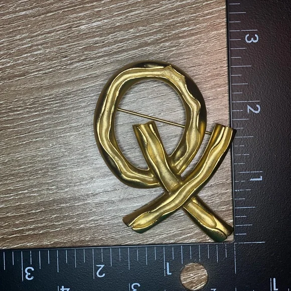 Vintage AJC 80’s Hug n Kiss Brooch Gold-tone Brutalist - Picture 3 of 4